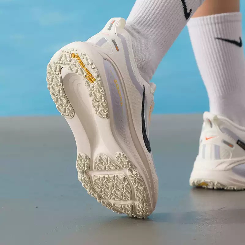 Tênis Nike Feminino Original L - Lightweight Road Running Shoes avaliação e preço